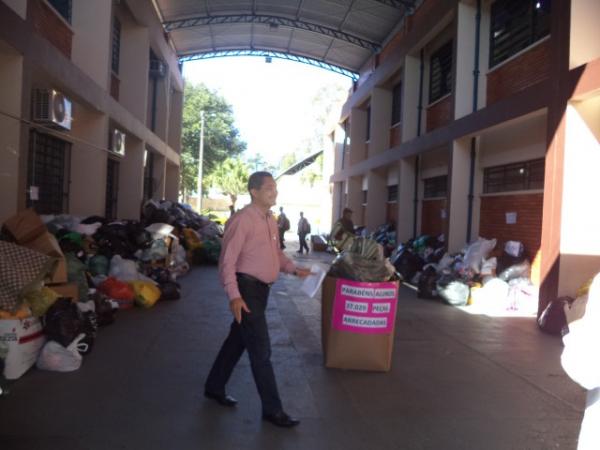 Entrega dos agasalhos e vencedor gincana ensino médio 1º/2015