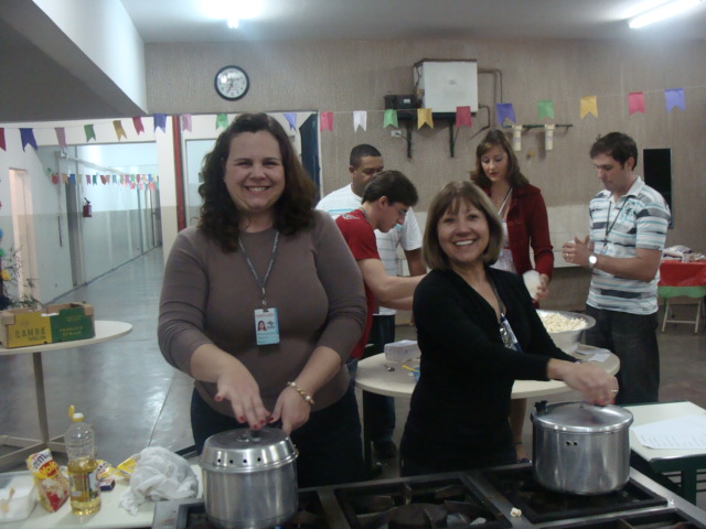 ESCOLA REALIZA GRANDE FESTA PARA COMEMORAR O ANIVERSÁRIO DE 06 ANOS E O ENCERRAMENTO DO SEMESTRE