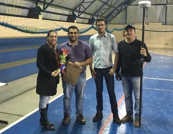 ALUNOS DO CURSO DE DESENHO DE CONSTRUÇÃO CIVIL PARTICIPAM DE OFICINA PRÁTICA DE TOPOGRAFIA