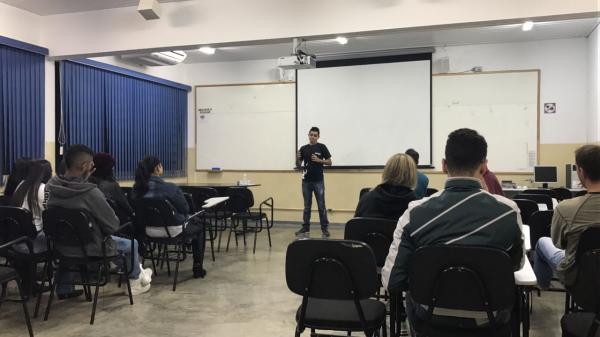 Palestra com aluno egresso do curso de Administração